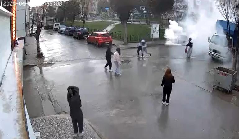Eskişehir'de çocuklardan bayıltan oyun! Mescitten çaldılar: Ne yapacağız bilmiyorum 2 eskisehirde cocuklardan bayiltan oyun mescitten caldilar ne yapacagiz bilmiyorum 0 QWWzCLK5