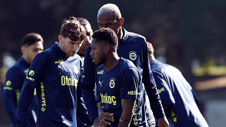 Fenerbahçe'de bir maçtan daha fazlası! Mourinho'dan iki yıldıza kesik 1 fenerbahcede bir mactan daha fazlasi mourinhodan iki yildiza kesik jWEBSFM8