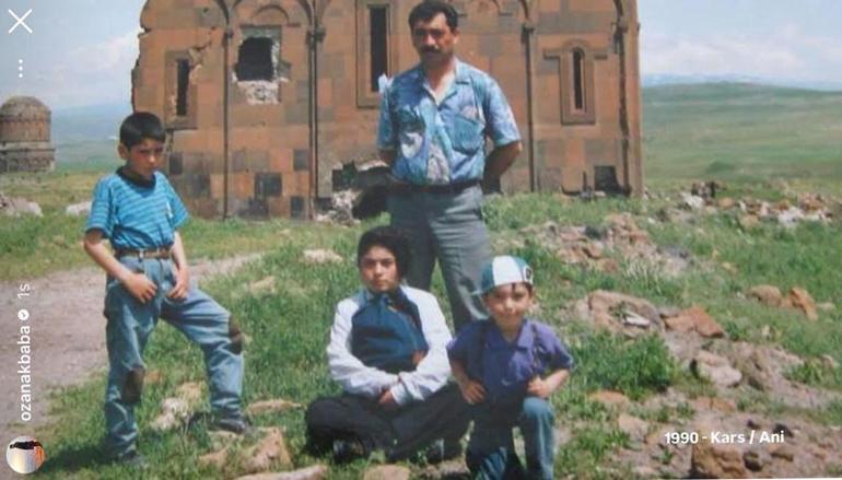 Fotoğraftaki ünlü ismi tanıdınız mı? Artık rekor kıran dizinin başrolü... 2 fotograftaki unlu ismi tanidiniz mi artik rekor kiran dizinin basrolu 0 3E75s1Y2