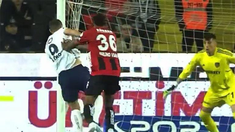 Gaziantep FK - Fenerbahçe maçında tartışma yaratan kararlar! Eski hakemlerden penaltı ve kırmızı kart reaksiyonu 4 gaziantep fk fenerbahce macinda tartisma yaratan kararlar eski hakemlerden penalti ve kirmizi kart 6kO4Wh6T