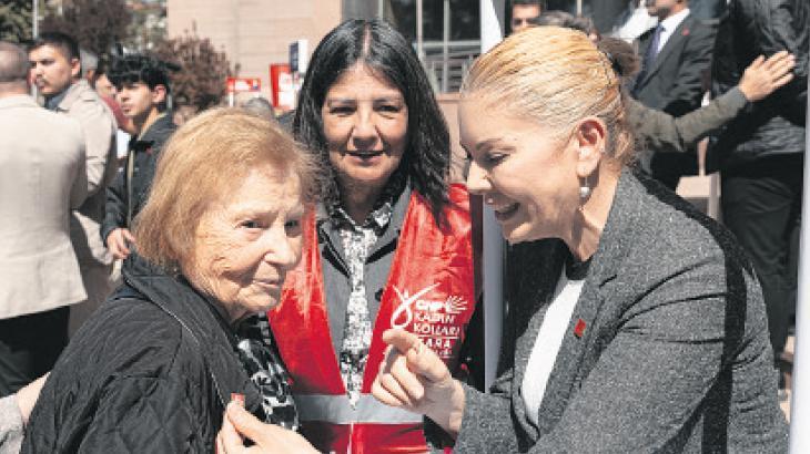 Genel Merkez’de imza günü 1 genel merkezde imza gunu 8A8tLMzE