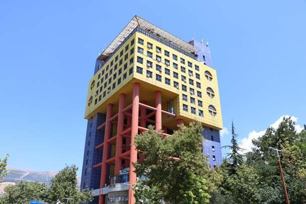 Google'da 'Dünyanın en saçma binası' seçilmişti! Efsane yapının yerine dev proje herkesi şaşırttı 3 googleda dunyanin en sacma binasi secilmisti efsane yapinin yerine dev proje herkesi sasirtti 1 upekLuOk