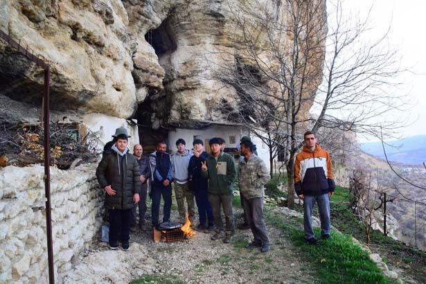 Güney Korelilerin dikkatini çekti! 77 yaşındaki Şükrü Dede'nin 250 yıllık konutu 5 guney korelilerin dikkatini cekti 77 yasindaki sukru dedenin 250 yillik konutu 3 LZpcLYvJ