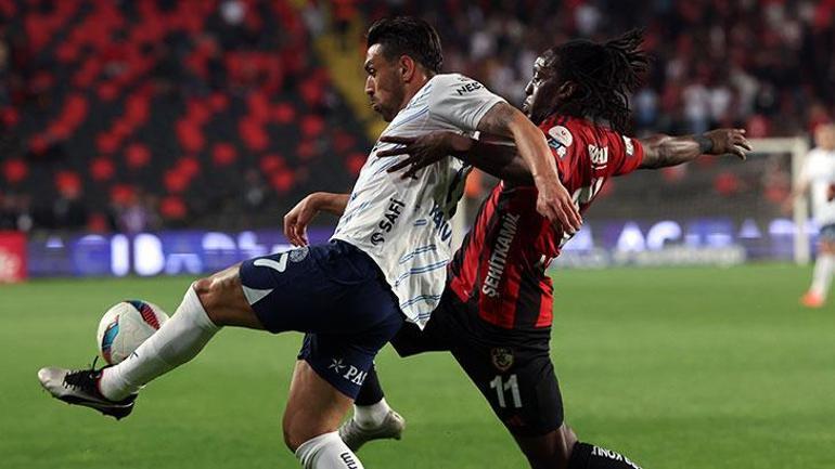 Halil Özer'den şampiyonluk yarışı için çarpıcı yorum! 'Fenerbahçe ligi daha bitirtmemeye kararlı' 2 halil ozerden sampiyonluk yarisi icin carpici yorum fenerbahce ligi daha bitirtmemeye kararli 0 bn1THZBX