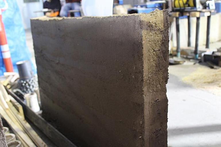 İçinde gram beton yok, 8'lik sarsıntıya dayanıyor! Öğrencisiyle 'bedava'ya duvar yaptı 2 icinde gram beton yok 8lik sarsintiya dayaniyor ogrencisiyle bedavaya duvar yapti 0 OkfhUD4C