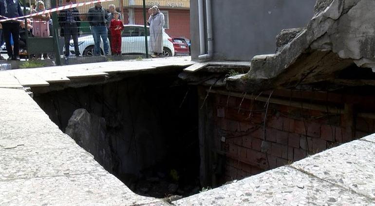 İstanbul'da kaygı dolu anlar! 4 katlı binanın yeri çöktü 2 istanbulda kaygi dolu anlar 4 katli binanin yeri coktu 0 iSbrH54U