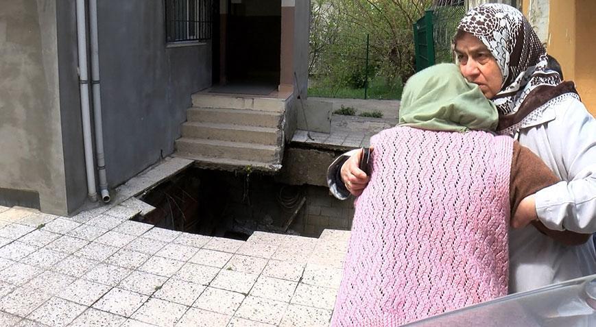 İstanbul’da kaygı dolu anlar! 4 katlı binanın yeri çöktü