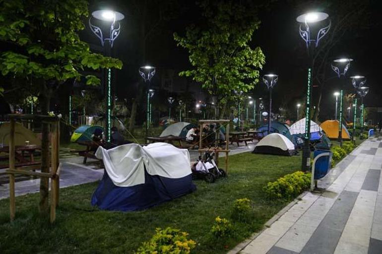 İstanbul'da zelzele korkusu yaşayan kimi vatandaşlar geceyi dışarıda geçirdi 4 istanbulda zelzele korkusu yasayan kimi vatandaslar geceyi disarida gecirdi 2 2EY4wXeO