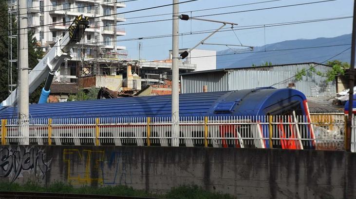 İzmir’de boş yolcu treni vagonu raydan çıktı 4 izmirde bos yolcu treni vagonu raydan cikti 2 fOzWRHGa