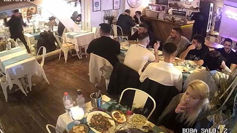 İzmir’de dehşet anları! Restoranda rastgele ateş açtı 2 izmirde dehset anlari restoranda rastgele ates acti 0 P2NpGYi8