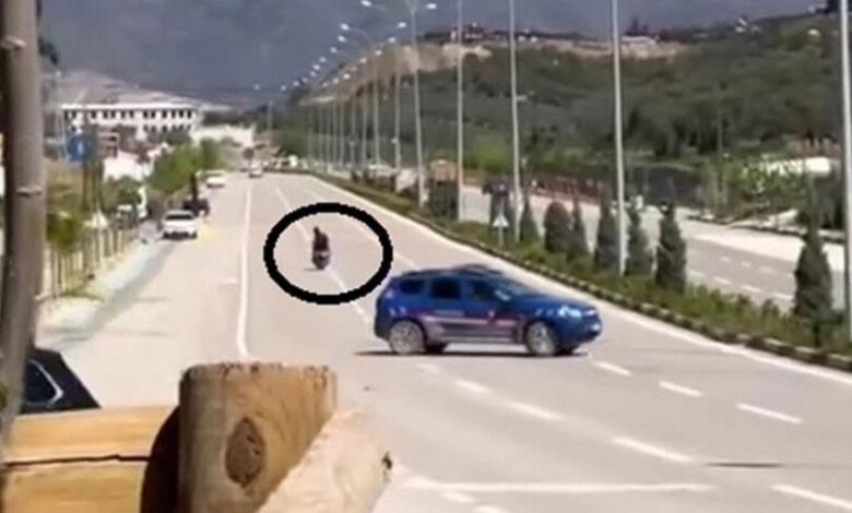 jandarmadan kacip tiktoka goruntu cektiler trafik canavarlarina tokat uzere ceza j3gCptfL