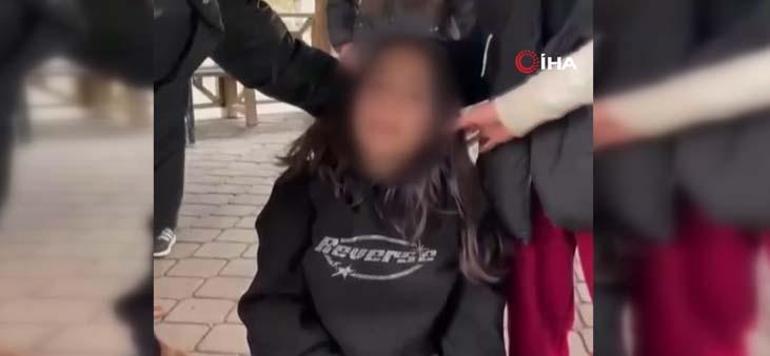 Kız öğrenci akran zorbalığı! Şiddet uygulayıp telefona kaydettiler 4 kiz ogrenci akran zorbaligi siddet uygulayip telefona kaydettiler 2