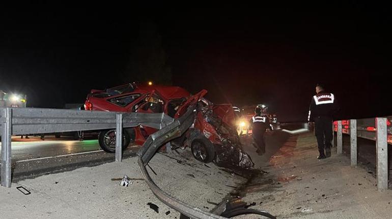 Kocaeli’de araba bariyerlere ok üzere saplandı! 2 kişi hayatını kaybetti 2 kocaelide araba bariyerlere ok uzere saplandi 2 kisi hayatini kaybetti 0 jZt1hO5Q
