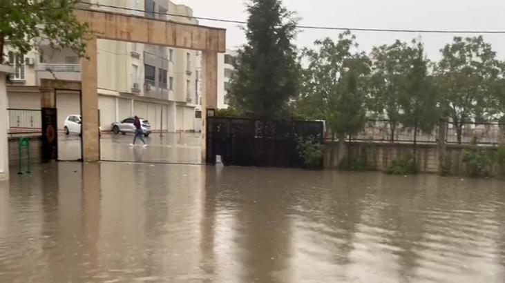 Mardin Nusaybin'de şiddetli sağanak! cadde ve sokaklar göle döndü 7 mardin nusaybinde siddetli saganak cadde ve sokaklar gole dondu 5 etPjnTqG