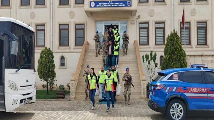 Mardin'de 1 milyar TL’lik vurgun! 9 şüphelinin milyonlarca liralık mallarına önlem konuldu 5 mardinde 1 milyar tllik vurgun 9 suphelinin milyonlarca liralik mallarina onlem konuldu 3