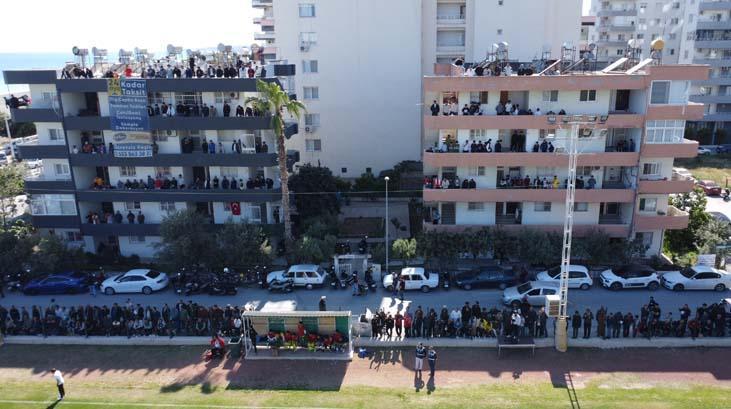 Mersin'de inanılmaz manzara! Balkon ve damlara akın ettiler 3 mersinde inanilmaz manzara balkon ve damlara akin ettiler 1 QheiLWwI
