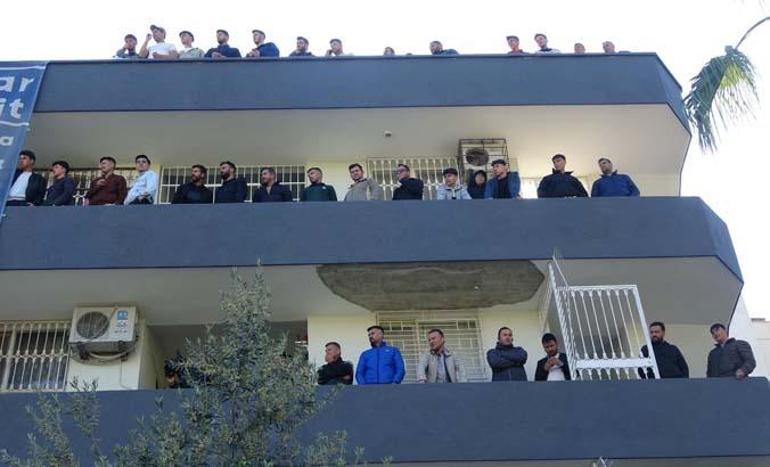 Mersin'de inanılmaz manzara! Balkon ve damlara akın ettiler 12 mersinde inanilmaz manzara balkon ve damlara akin ettiler 10 AvCzWEXV
