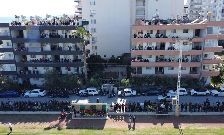 Mersin'de inanılmaz manzara! Balkon ve damlara akın ettiler 1 mersinde inanilmaz manzara balkon ve damlara akin ettiler Cg9PWkZ8