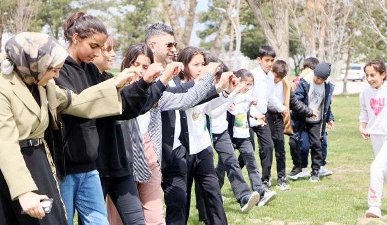Meskenlerinden alındı, gün 5 yıldızlı bir otelde yemek yiyerek sonlandı: Köyden birinci defa çıktım 2 meskenlerinden alindi gun 5 yildizli bir otelde yemek yiyerek sonlandi koyden birinci defa ciktim zfijT9VL
