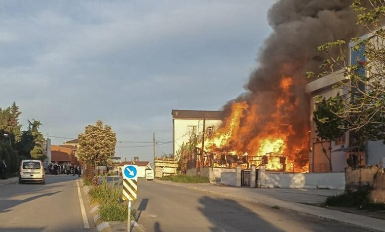 Pendik'te palet fabrikasında yangın! Takımlar müdahale ediyor 1 pendikte palet fabrikasinda yangin takimlar mudahale ediyor 6HrrDSGs