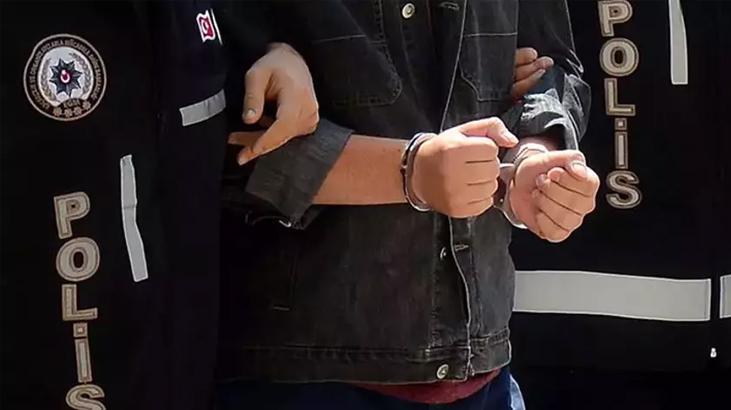 Polis kıskıvrak yakaladı! Yakınının kimliği ile seyahat eden FETÖ'cü gözaltında 1 polis kiskivrak yakaladi yakininin kimligi ile seyahat eden fetocu gozaltinda iOa9CvjY