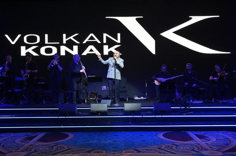 Sahnede fenalaştı! Hayatını kaybeden Volkan Konak'ın son manzaraları yürekleri dağladı 2 sahnede fenalasti hayatini kaybeden volkan konakin son manzaralari yurekleri dagladi 0 hw3C6e42