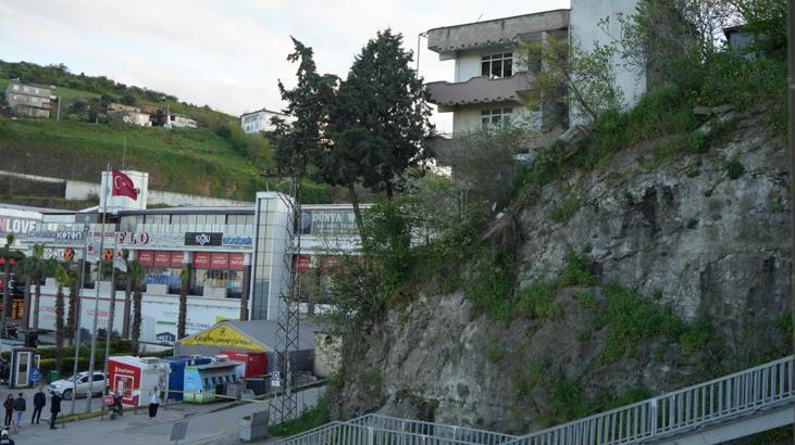 Samsun'da birebir bölgede bir heyelan daha! Vatandaşlar polislere zorluk çıkardı 4 samsunda birebir bolgede bir heyelan daha vatandaslar polislere zorluk cikardi 2 QB4LNqRf