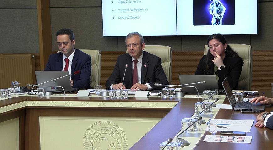 Servet Gül: Yapay Zeka otomatikman karar verici değildir