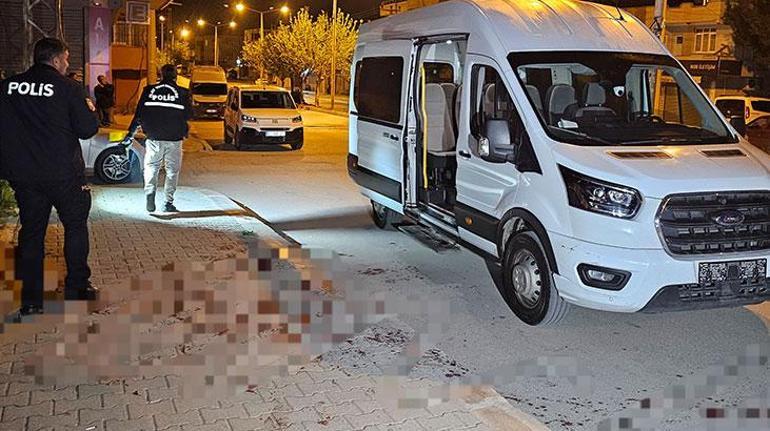 Servis minibüsünde dehşet! İş arkadaşını boynundan bıçakladı 2 servis minibusunde dehset is arkadasini boynundan bicakladi 0 Upmapw9R