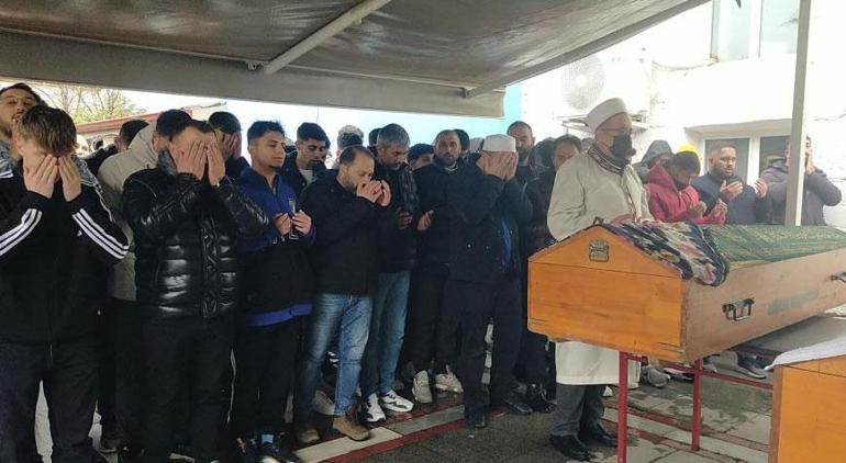 Sevgilisi tarafından öldürülen 14 yaşındaki kız son seyahatine uğurlandı 2 sevgilisi tarafindan oldurulen 14 yasindaki kiz son seyahatine ugurlandi 0 UVMCnhqz