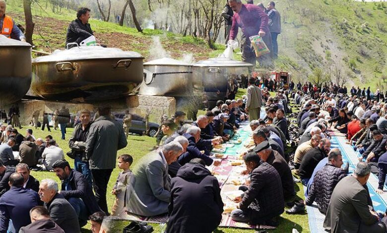siranin ucu bucagi yok kazanlar kaynadi binlerce kisi birebir masaya cesitti whUXWq8O