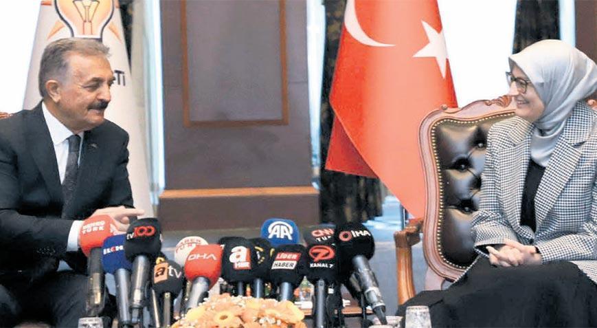 Siyasi partilerde ‘ilk’lerin bayramı