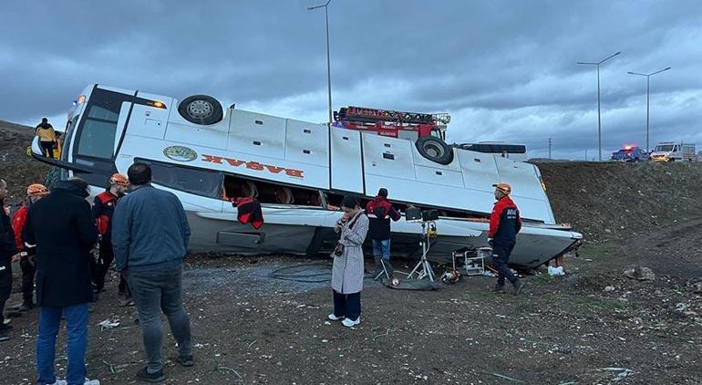Son dakika: Sivas'ta otobüs kazası! Meyyit ve yaralılar var 3 son dakika sivasta otobus kazasi meyyit ve yaralilar var 1