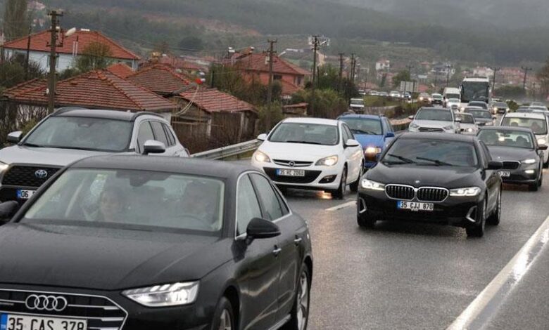 Tatilcilerin dönüş zahmeti başladı! Kilometrelerce kuyruk oluştu 1 tatilcilerin donus zahmeti basladi kilometrelerce kuyruk olustu 9JevyKsg