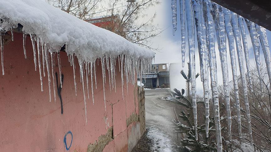 Termometreler eksi 5 dereceyi gösterdi! Bir ilçe buzdan kente dönüştü