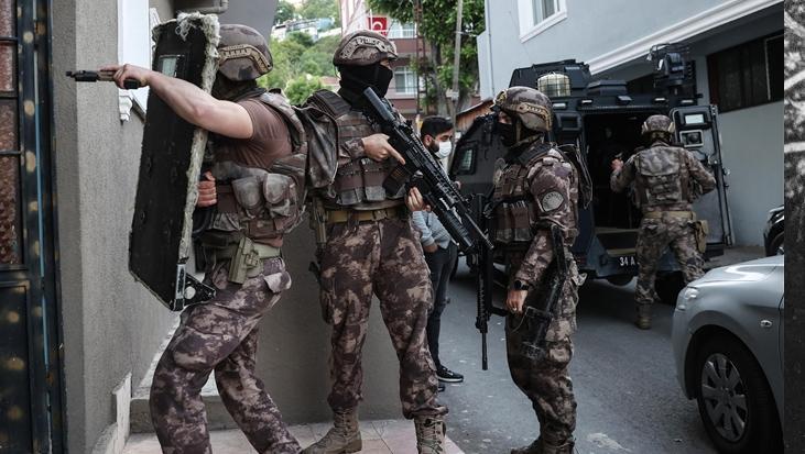 Terör örgütü DEAŞ'a yönelik 17 vilayette düzenlenen operasyonlarda 89 zanlı yakalandı 1 teror orgutu deasa yonelik 17 vilayette duzenlenen operasyonlarda 89 zanli yakalandi 79rXhLJa