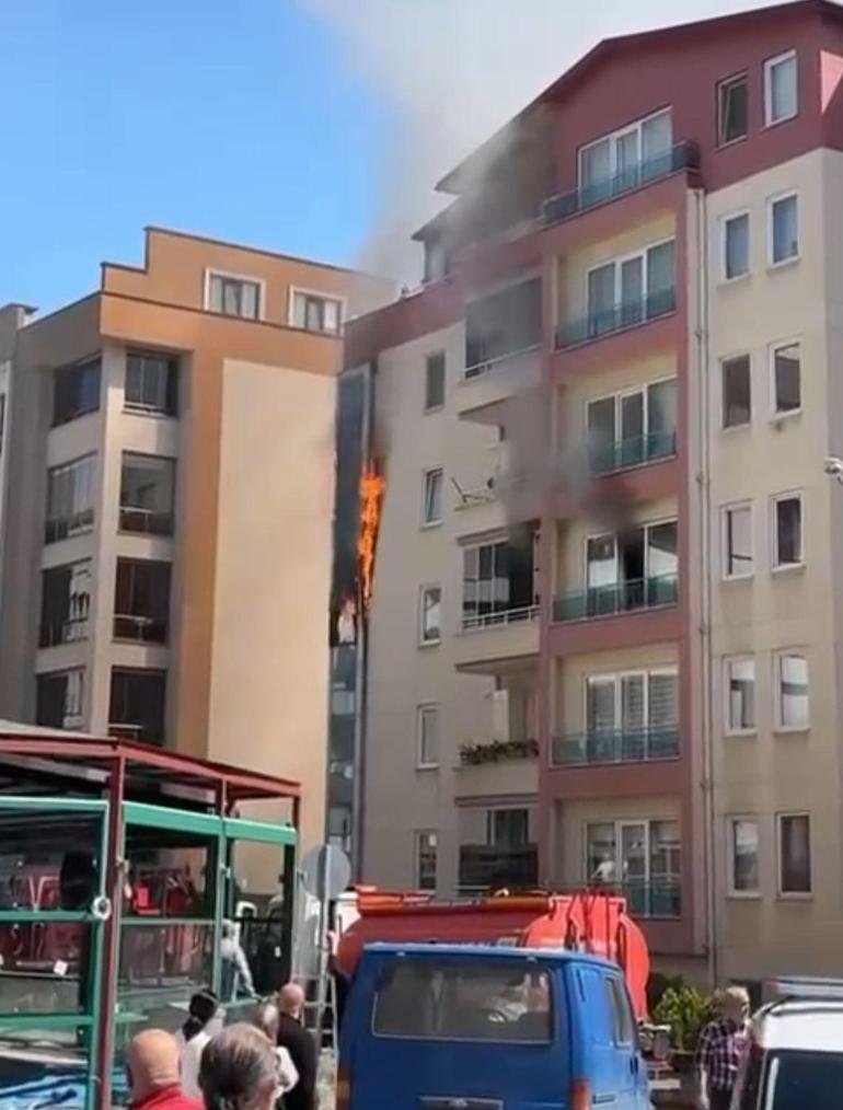 Yer: Bursa! Kendi konutunu kundakladı, sokağa çıkıp yangını izlerken yakalandı 2 yer bursa kendi konutunu kundakladi sokaga cikip yangini izlerken yakalandi 0 A1J4Rpdi