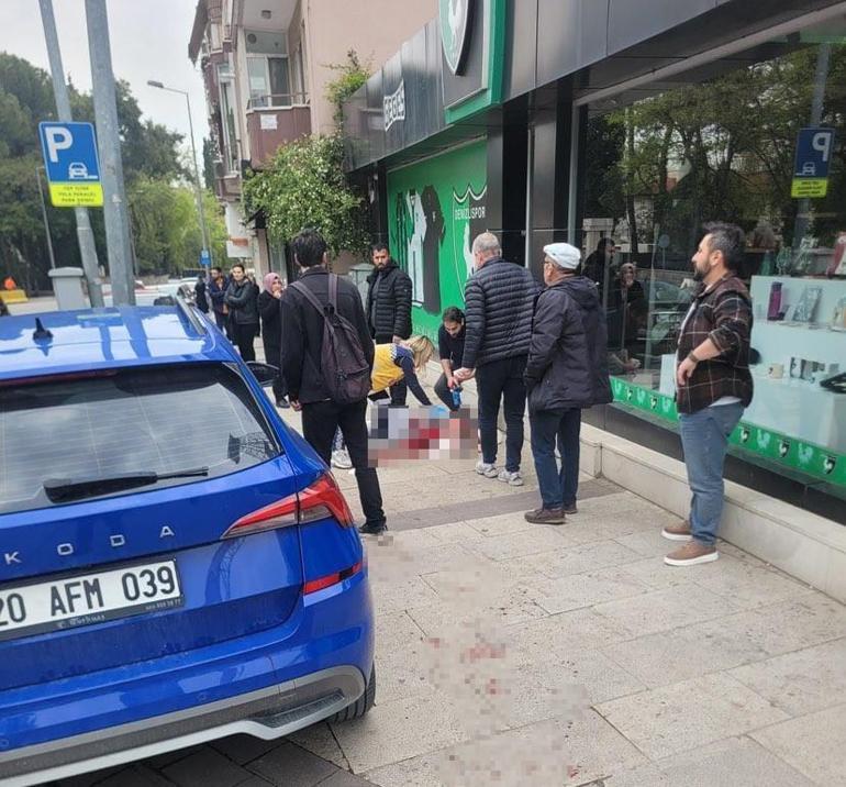Yer: Denizli! Eski eşini sevgilisiyle gördü, dehşet saçtı: 1 meyyit, 1 ağır yaralı 3 yer denizli eski esini sevgilisiyle gordu dehset sacti 1 meyyit 1 agir yarali 1 71YidQD1
