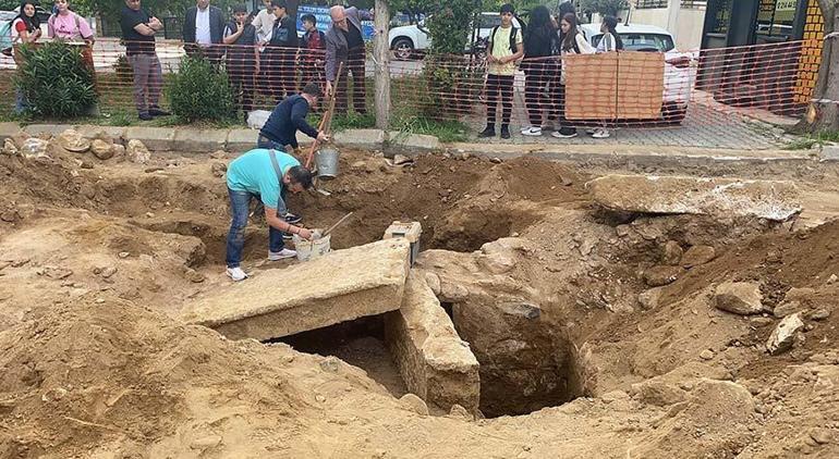 Yol çalışması sırasında bulundu! İnsan kemikleri Roma periyoduna ilişkin çıktı 3 yol calismasi sirasinda bulundu insan kemikleri roma periyoduna iliskin cikti 1 vfybIBmX