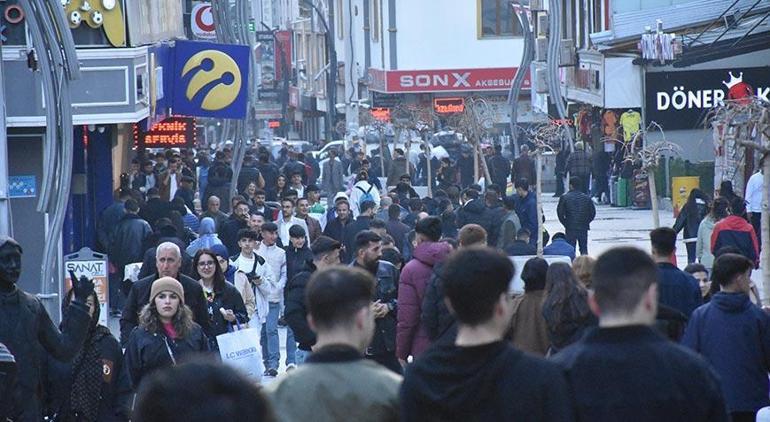 yurt genelinde boykot davetine karsin pazarlarda marketlerde ve avmlerde hareketlilik yasandi 6