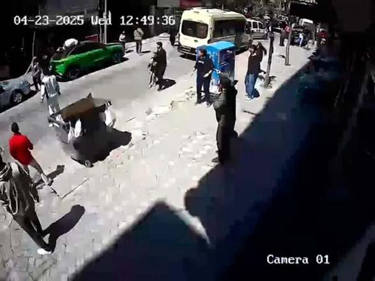 Zelzele anında 3. kattan atlayan kişi arabanın üzerine düştü 2 zelzele aninda 3 kattan atlayan kisi arabanin uzerine dustu 0 Clik6Wpy