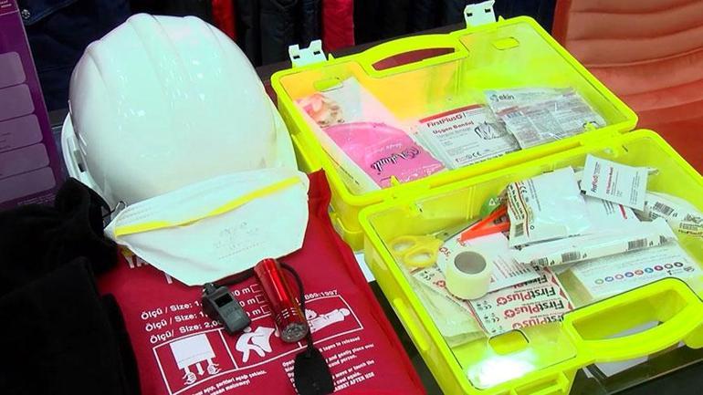 Zelzele çantasında olmazsa olmazlar! Uzman isim hayat kurtaran listeyi açıkladı 2 zelzele cantasinda olmazsa olmazlar uzman isim hayat kurtaran listeyi acikladi 0 gTfSqGjy