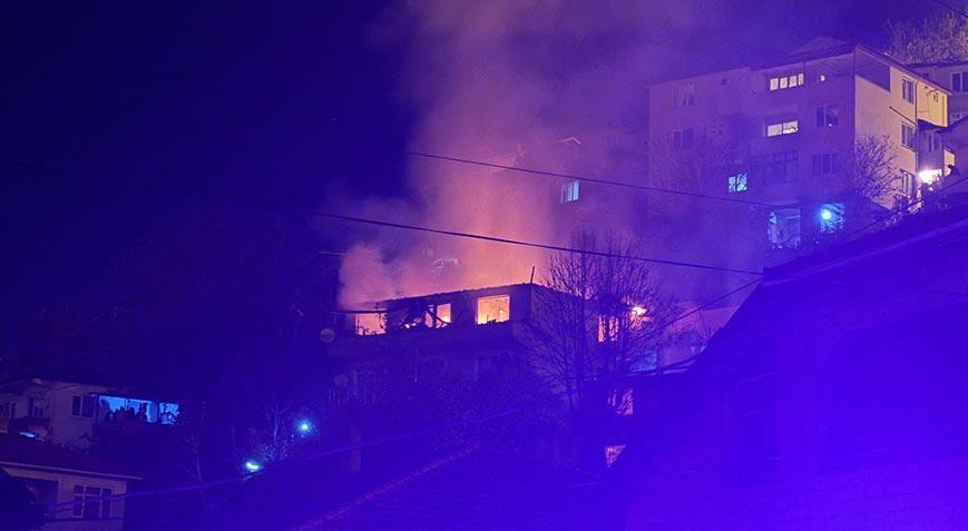 Zonguldak’ta iki katlı binada yangın! 1 kişi hayatını kaybetti
