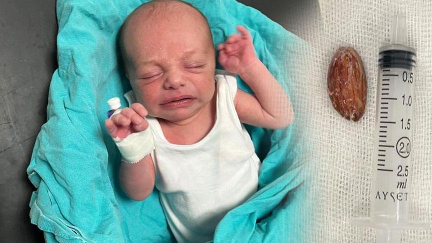 4 yaşındaki çocuk, 16 günlük kardeşine badem şekeri verdi, sonrası inanılmaz