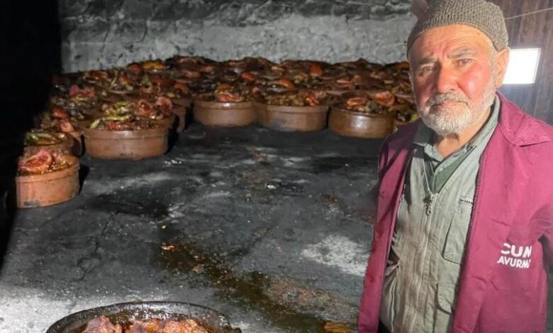 400 yıllık sır! Yalnızca cuma günleri açılıyor, Türkiye'nin dört bir yanından akın ediyorlar 1 400 yillik sir yalnizca cuma gunleri aciliyor turkiyenin dort bir yanindan akin ediyorlar MAHcOj7w