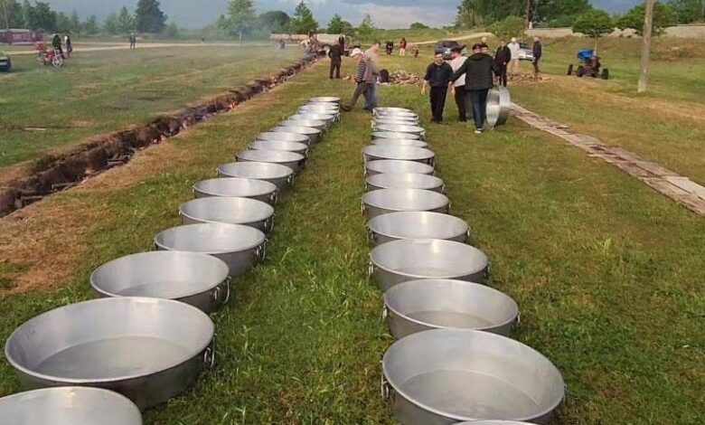 80 yıllık gelenek! Binlerce kişi kente akın etti: 60 kazan yan yana pişirildi 1 80 yillik gelenek binlerce kisi kente akin etti 60 kazan yan yana pisirildi E5eYDucN