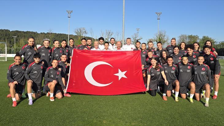 a ulusal bayan futbol grubundan 19 mayis kutlamasi kMdDh6hH
