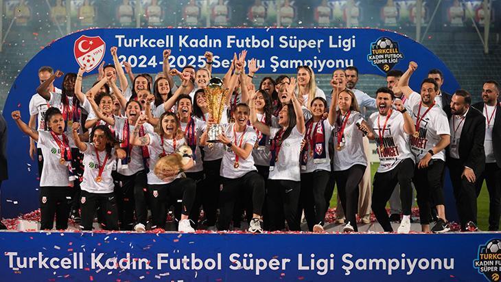 ABB FOMGET, şampiyonluk kupasına kavuştu! 1 abb fomget sampiyonluk kupasina kavustu