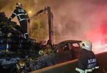 adanada feci kaza tira carpip alev alan arabadakileri etraftakiler kurtardi pXtrEzFi