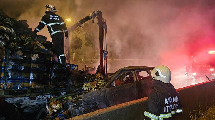 Adana'da feci kaza! TIR'a çarpıp alev alan arabadakileri etraftakiler kurtardı 1 adanada feci kaza tira carpip alev alan arabadakileri etraftakiler kurtardi pXtrEzFi